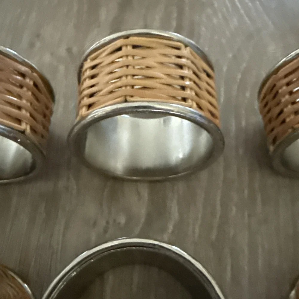 Set of 8 Everhome‎ Woven Aluminum Napkin Ring in Silver/Natural